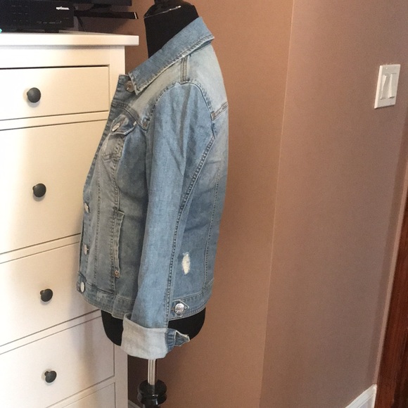Light wash jean jacket - Picture 2 of 5